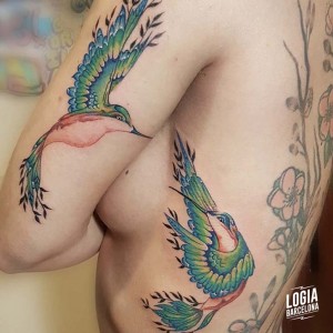 tatuaje_brazo_costado_colibries_logiabarcelona_damaris_benito